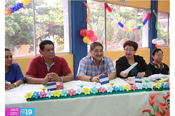 Maestros celebran reivindicaciones sociales y laborales