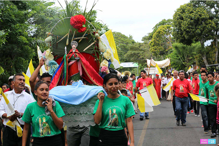 Cardenal Brenes y familias de Nandasmo celebran 300 años de la llegada de San Pedro
