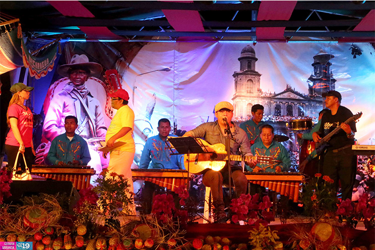 Arte, cultura y tradición en las tarimas del Repliegue 2015