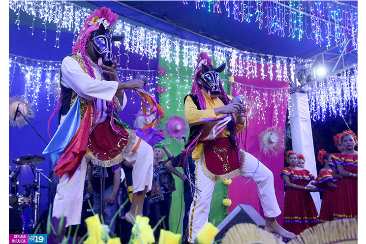 Arte, cultura y tradición en las tarimas del Repliegue 2015