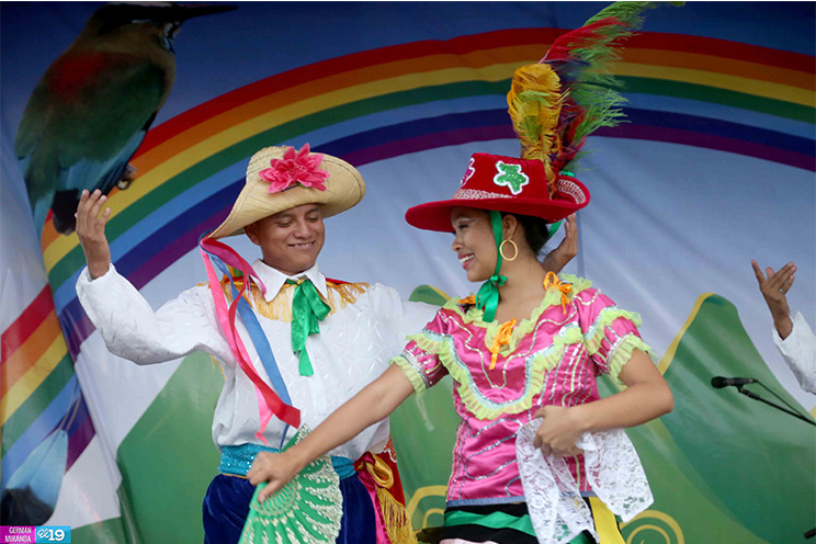 Arte, cultura y tradición en las tarimas del Repliegue 2015