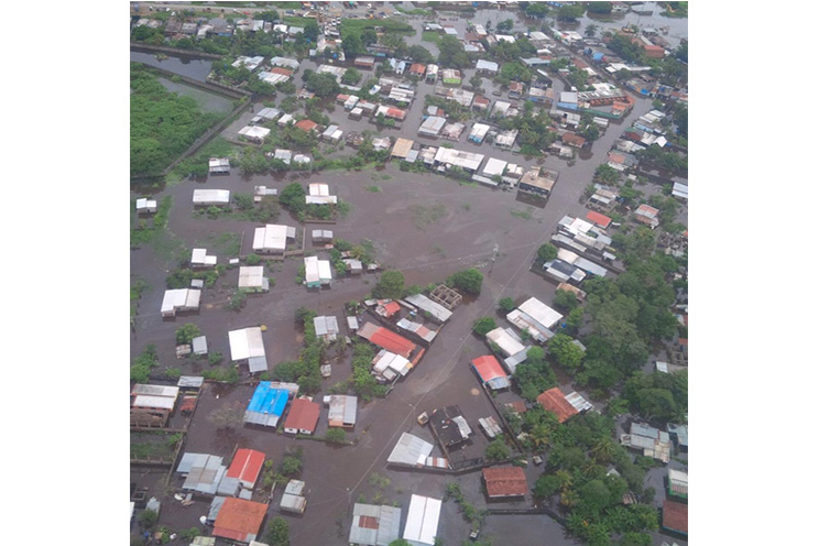 Gobierno venezolano lleva asistencia solidaria a familias afectadas por lluvias