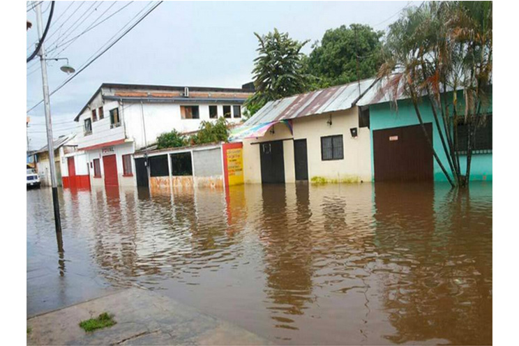Gobierno venezolano lleva asistencia solidaria a familias afectadas por lluvias