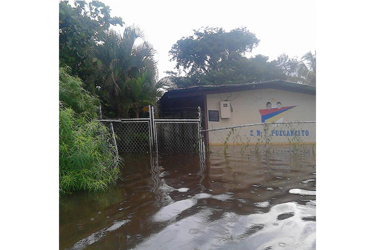 Gobierno venezolano lleva asistencia solidaria a familias afectadas por lluvias