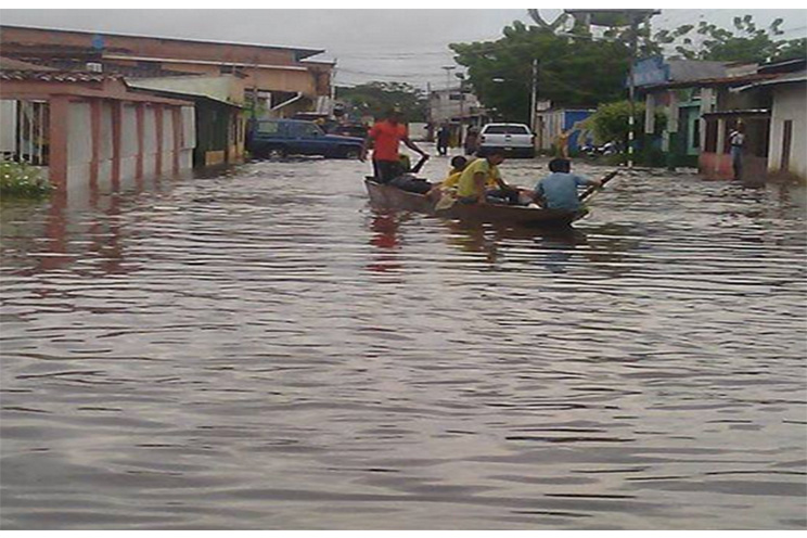 Gobierno venezolano lleva asistencia solidaria a familias afectadas por lluvias