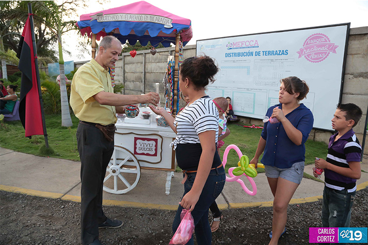 Lituanos se enamoran de la Feria de Economía Familiar