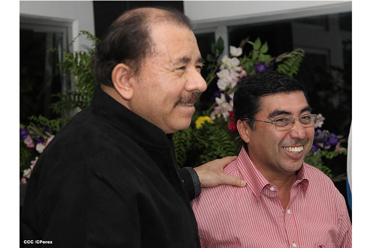 Presidente Daniel abandera a atletas nicaragüenses que participarán en los XVII Juegos Panamericanos