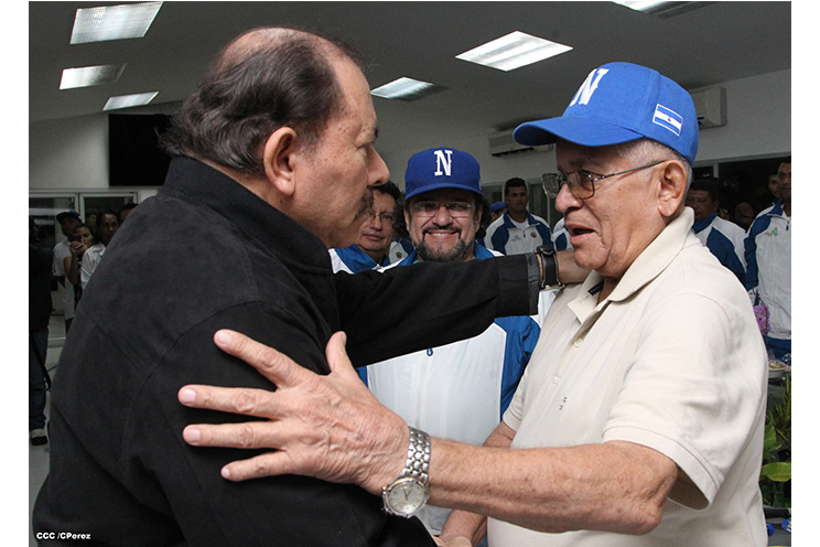 Presidente Daniel abandera a atletas nicaragüenses que participarán en los XVII Juegos Panamericanos