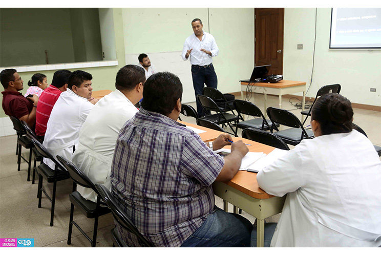 Silais-Managua capacita al personal médico sobre el manejo de la leptospira