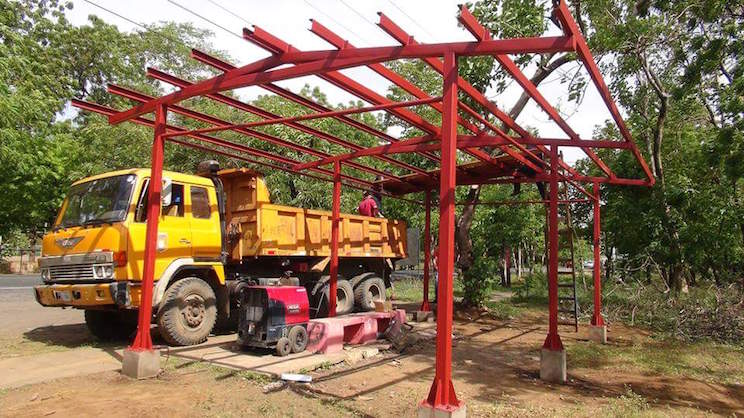 Avanza construcción de nuevas paradas de buses en León