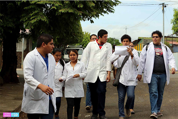 Brigadas médicas llevan mensaje de prevención de enfermedades a barrios costeros