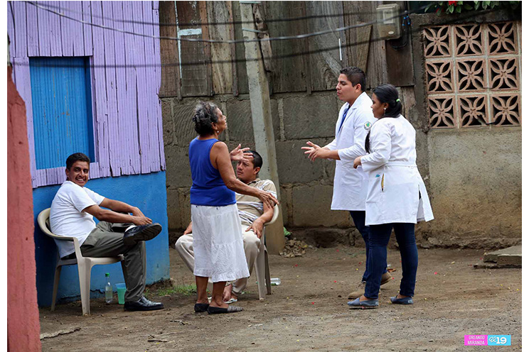 Brigadas médicas llevan mensaje de prevención de enfermedades a barrios costeros