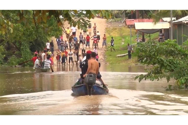 Reportan 97 viviendas inundadas por el Río Escondido en El Rama