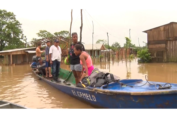 Reportan 97 viviendas inundadas por el Río Escondido en El Rama