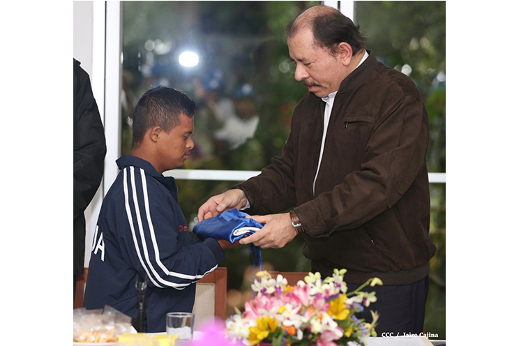Presidente Daniel abandera a delegaciones que participarán en eventos deportivos internacionales