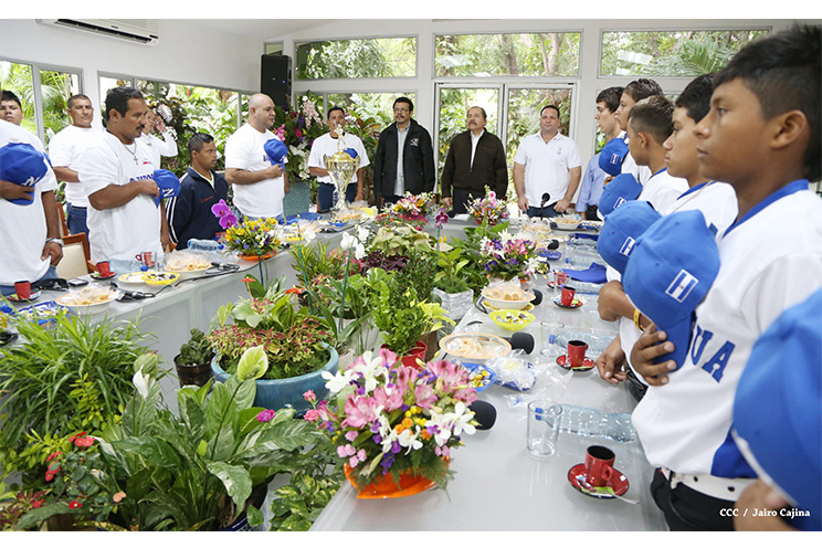 Presidente Daniel abandera a delegaciones que participarán en eventos deportivos internacionales