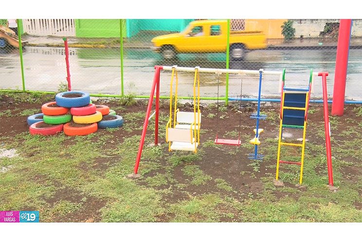 Familias celebran la rehabilitación del parque William Díaz en el distrito II