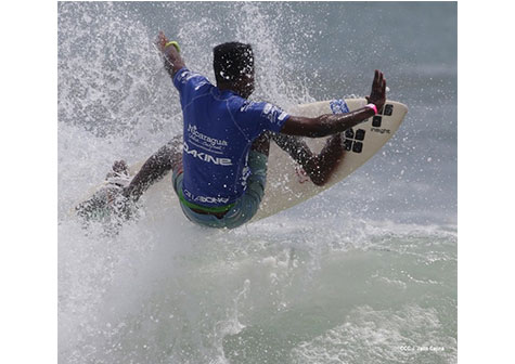 Jovenes nicaragüenses dan la pelea en Campeonato de Surf