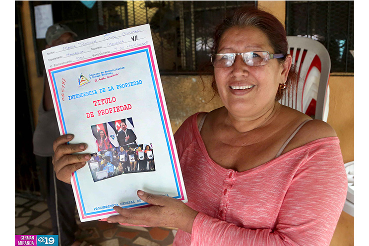 Reciben sus títulos de propiedad como un histórico legado de la Revolución