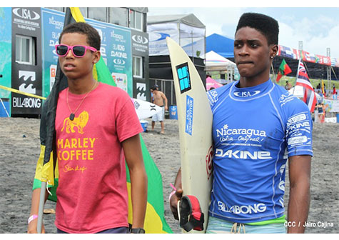 Jovenes nicaragüenses dan la pelea en Campeonato de Surf