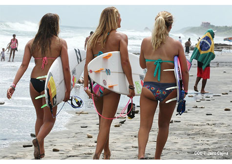 Jovenes nicaragüenses dan la pelea en Campeonato de Surf