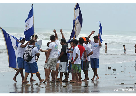 Jovenes nicaragüenses dan la pelea en Campeonato de Surf
