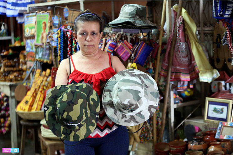 Mercados abastecidos de artículos para celebrar el 36/19