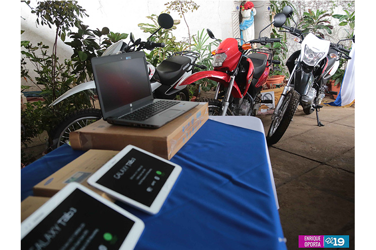 Nuevo FISE entrega motocicletas y equipos de computación a municipalidades del Caribe