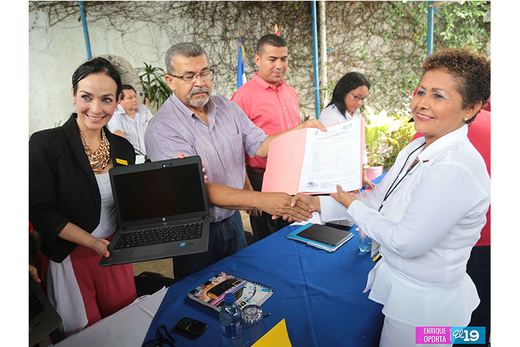 Nuevo FISE entrega motocicletas y equipos de computación a municipalidades del Caribe