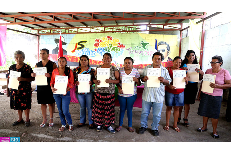 Mujeres de Ticuantepe celebran Día de la Alegría recibiendo el Bono Productivo