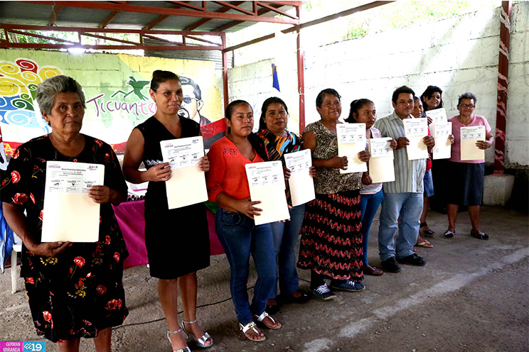 Mujeres de Ticuantepe celebran Día de la Alegría recibiendo el Bono Productivo