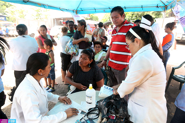 Comerciantes del mercado Roberto Huembes celebran el Día de la Alegría con Feria de Salud