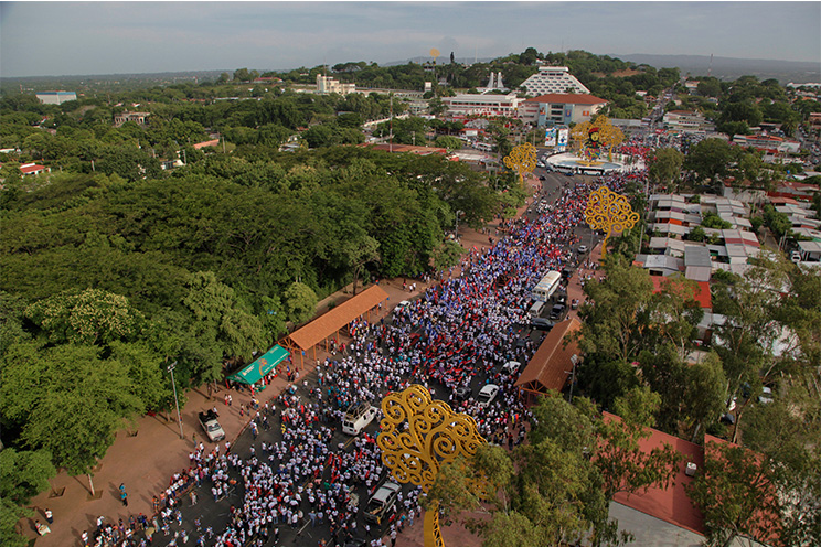 Familias y Juventud protagonizan Gran Caminata de la Alegría (FOTOS y VIDEO)