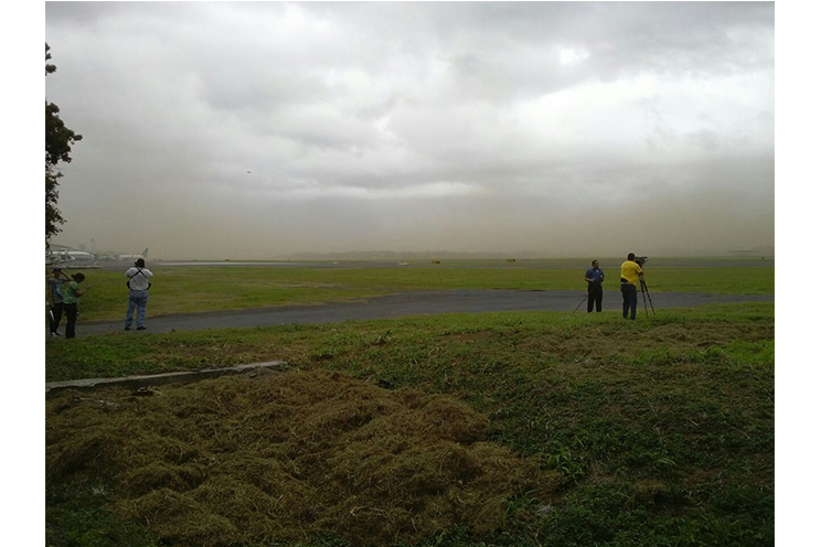 Lluvia con fuertes ráfagas de viento en Managua