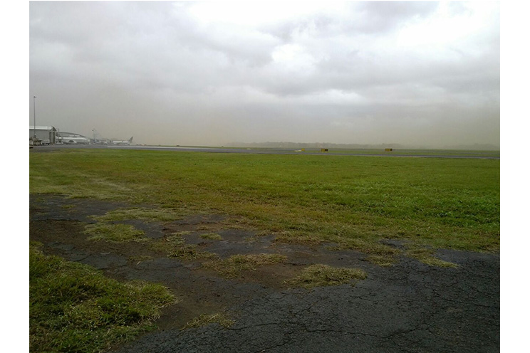 Lluvia con fuertes ráfagas de viento en Managua