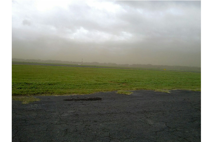 Lluvia con fuertes ráfagas de viento en Managua
