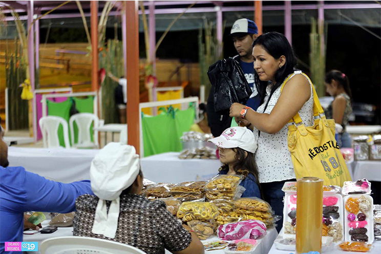 Celebran en el Parque Nacional de Ferias los 36 Años de Revolución