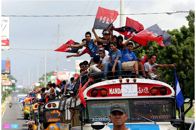 Ingresan caravanas de los departamentos a la capital