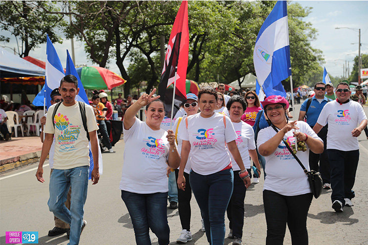 Caravanas del norte de nuestro país llegan a la capital a festejar el 36/19