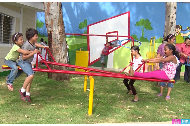 Familias del barrio San José Oriental inauguran parque “Héroes y Mártires”