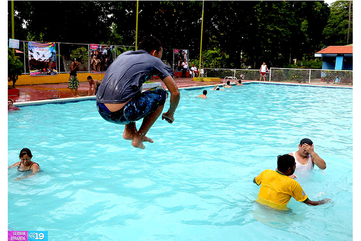Familias capitalinas disfrutan de la tranquilidad y seguridad del Centro Recreativo Xilonem