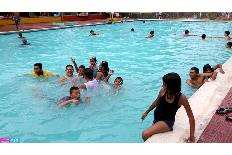 Familias capitalinas disfrutan de la tranquilidad y seguridad del Centro Recreativo Xilonem