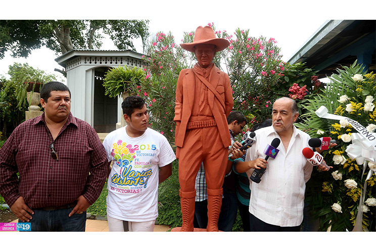 Delegación de jóvenes mexicanos participan en rehabilitación de centros estudiantiles