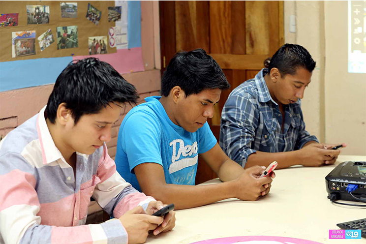 Red de Jóvenes Comunicadores promueve la etiqueta virtual #QueVivanLosEstudiantes