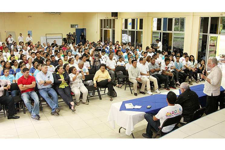 Independentista puertorriqueño participa en conversatorio en la UNAN-Managua