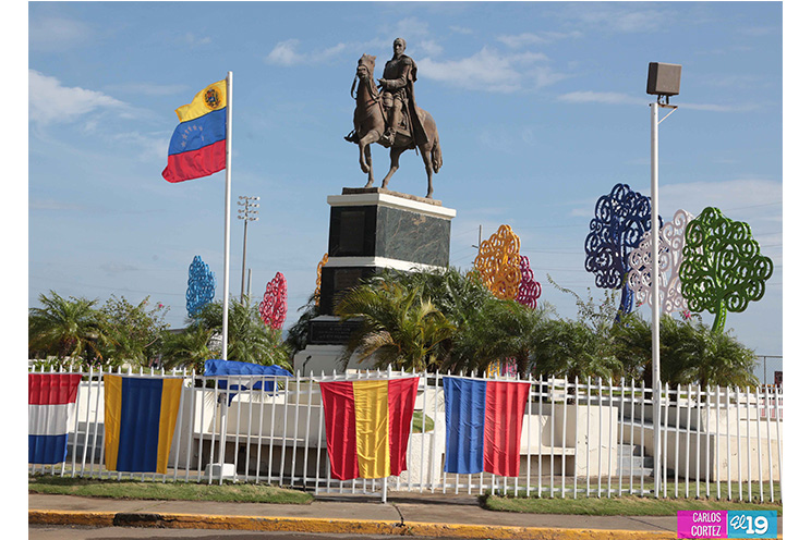 Celebran natalicio del Libertador Simón Bolívar