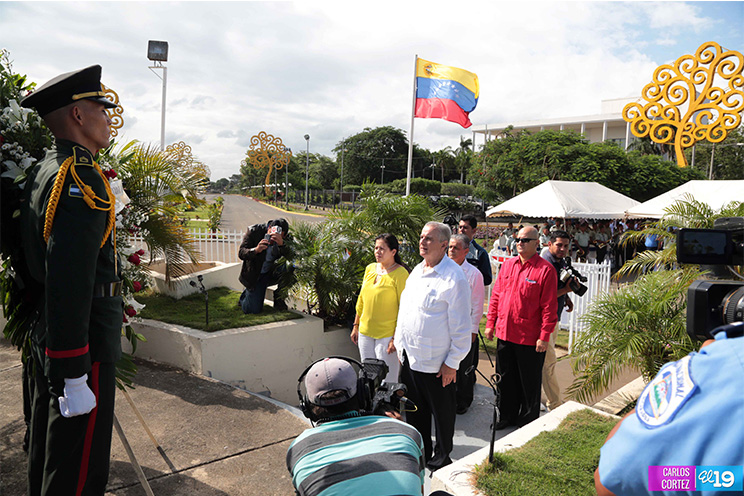 Celebran natalicio del Libertador Simón Bolívar