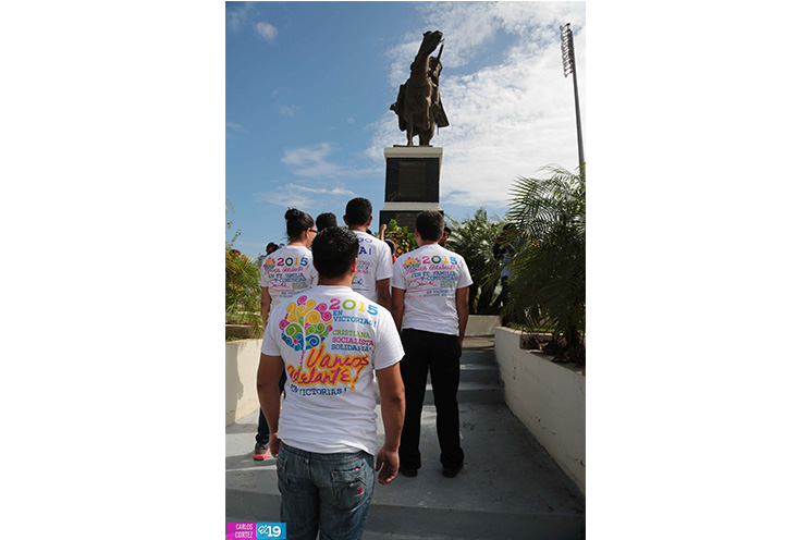 Celebran natalicio del Libertador Simón Bolívar