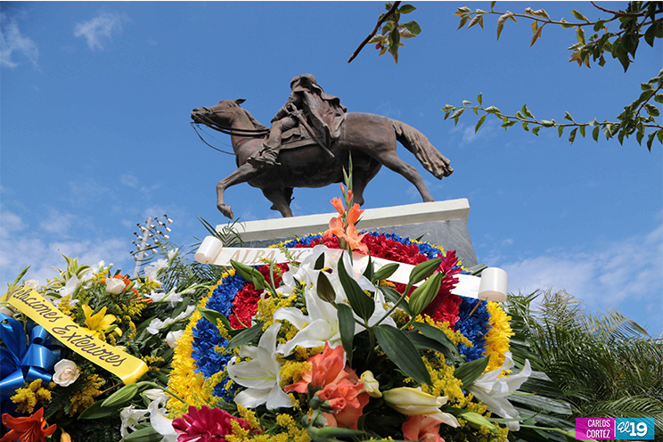 Celebran natalicio del Libertador Simón Bolívar