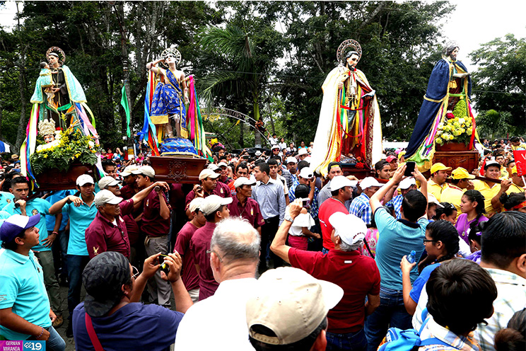 Tope de Santos reúne a miles en Dolores